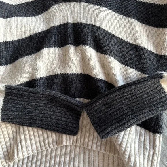Y2K American Eagle Striped Shawl Collar Sweater in Charcoal Grey and Ivory - Picture 10 of 12
